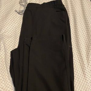 Figs scrub bottoms, never worn, XL